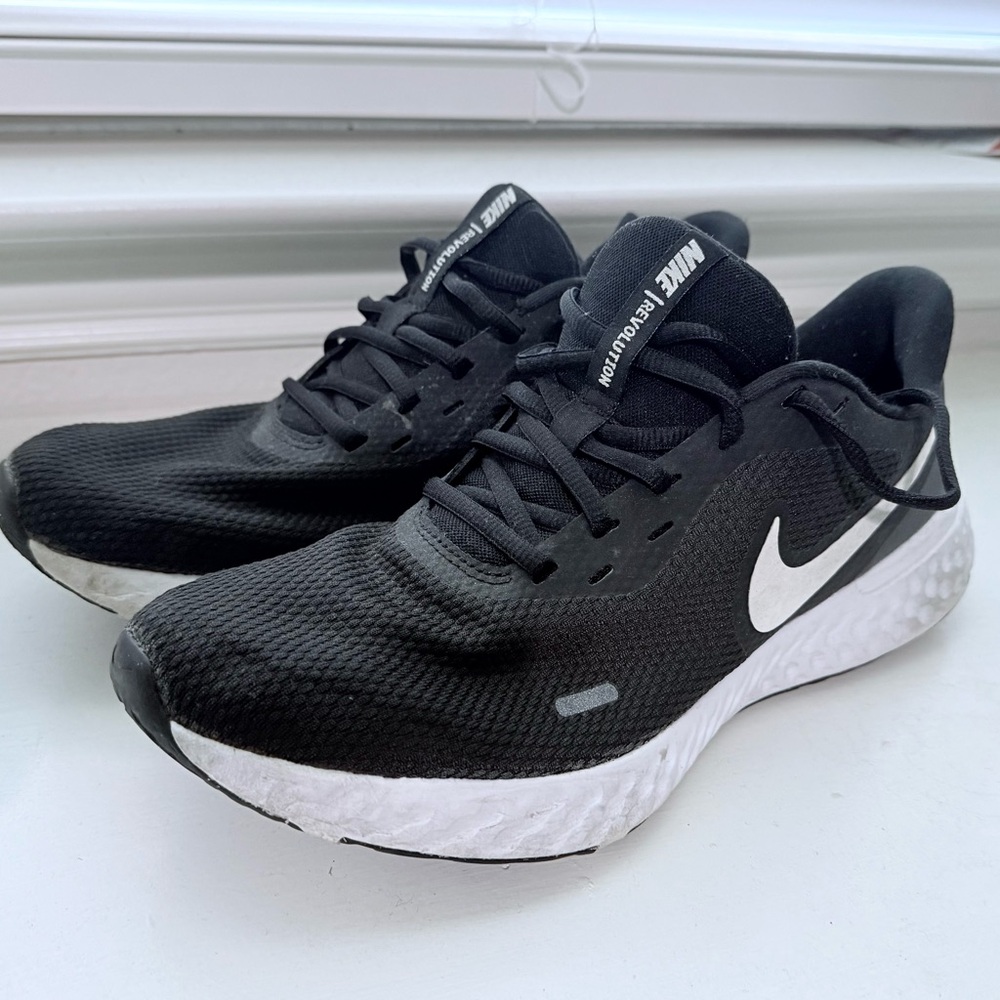 Nike Revolution